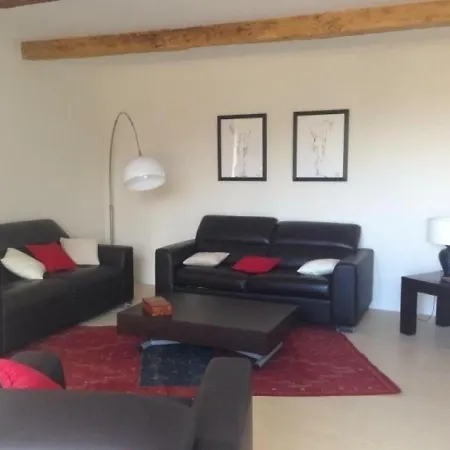 House Coquelicorne بيت للعطل *